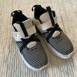 Nike Lebron Witness VII 7 Basketball Shoes kids size 3Y